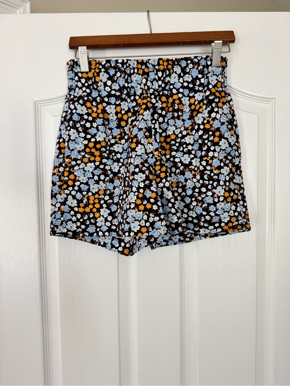 Ann Taylor Black Floral High-Waist Shorts with Blue & Mustard Flowers